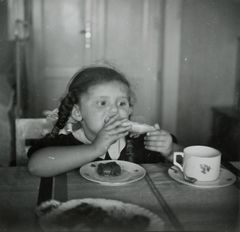 Hungary, Róna street 121, Judit Kinszki, 1938, Judit Kinszki, Imre Kinszki, [object Object], [object Object], [object Object], Dokuforte #382