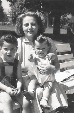 Hungary, Margaret Island, Robi, Ibi and T&uuml;nde R&oacute;na (left to right), 1949, Róbert Róna, [object Object], [object Object], [object Object], Dokuforte #544