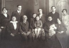 Hungary, Irsai family, 1928, Róbert Róna, [object Object], [object Object], Dokuforte #100