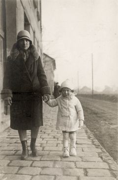 Hungary, Róna utca, G&aacute;bor Kinszki with his mother Ilona G&aacute;rdonyi, 1930, Judit Kinszki, Imre Kinszki, [object Object], [object Object], [object Object], Dokuforte #166