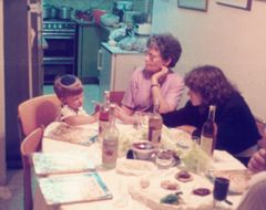 Israel, Reading the Haggadah on Seder night, 1995, גלית ששון וידמן, [object Object], [object Object], [object Object], [object Object], [object Object], [object Object], Dokuforte #1107