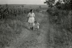 Hungary, Judit Kinszki with her mother Ilona G&aacute;rdonyi, 1935, Judit Kinszki, Imre Kinszki, [object Object], [object Object], [object Object], [object Object], Dokuforte #307