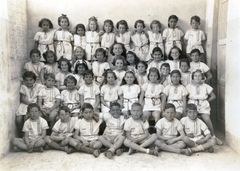 Israel, Lea Levi (second row, fourth from the right), 1949, גלית ששון וידמן, [object Object], [object Object], Dokuforte #527