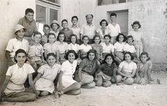 Israel, Lea Levi (middle row, third from the lrft), 1945, גלית ששון וידמן, [object Object], [object Object], [object Object], Dokuforte #489