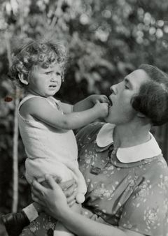 Hungary, Judit Kinszki with her mother Ilona G&aacute;rdonyi, 1935, Judit Kinszki, Imre Kinszki, [object Object], [object Object], Dokuforte #289