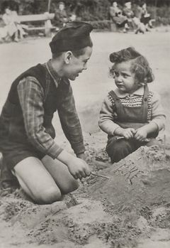 Hungary, Zsuzsi Oszterman (right)
"Peace" written on the sand, 1951, Róbert Róna, [object Object], [object Object], [object Object], [object Object], Dokuforte #601