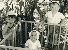 Israel, At grandmother's place with other kids., 1962, גידי רשף, [object Object], [object Object], [object Object], [object Object], Dokuforte #840