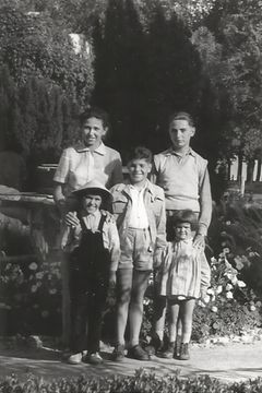 Hungary, Margaret Island, R&oacute;na children with friends, 1958, Róbert Róna, [object Object], Dokuforte #745