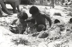 Hungary, Robi R&oacute;na, T&uuml;nde R&oacute;na and other kids on the beach of Balaton, 1957, Róbert Róna, [object Object], [object Object], [object Object], Dokuforte #699