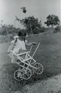 הונגריה, יהודית קינסקי, 1937, Judit Kinszki, אימרה קינסקי|, [object Object], [object Object], Dokuforte #353