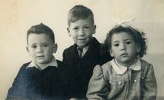 Israel, Ayala Aharonson, her brother Zvika, and a cousin, 1947, גידי רשף, [object Object], [object Object], [object Object], Dokuforte #510