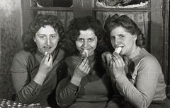 Hungary, Kohn girls, 1957, Odette Havasi, [object Object], Dokuforte #693