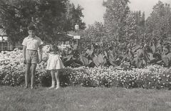 Hungary, Margaret Island, Robi R&oacute;na and his sister, T&uuml;nde R&oacute;na&nbsp;, 1958, Róbert Róna, [object Object], [object Object], Dokuforte #720