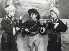Israel, Shmuel Sasson (left) with friends, Purim, 1945, גלית ששון וידמן, [object Object], [object Object], [object Object], Dokuforte #488