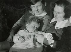 Hungary, Róna utca 121., Judit Kinszki with her mother and brother, 1935, Judit Kinszki, Imre Kinszki, [object Object], [object Object], [object Object], [object Object], Dokuforte #286