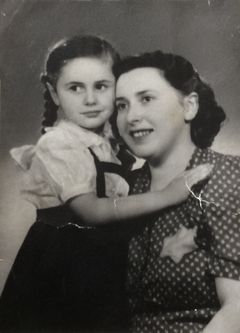 Hungary, Magda K&aacute;lm&aacute;n and her daughter Marika., 1944, Róbert Róna, Rozgonyi, [object Object], [object Object], [object Object], [object Object], Dokuforte #482