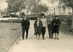 ישראל, משפחה בפארק (ניצולי השואה מרומניה), 1960, גידי רשף, [object Object], [object Object], [object Object], Dokuforte #789