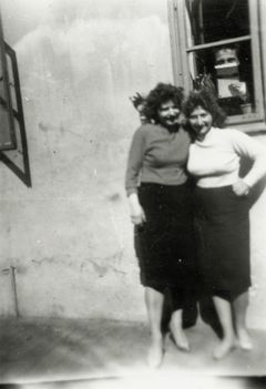 Hungary, Kohn girls, 1958, Odette Havasi, [object Object], Dokuforte #731