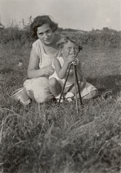 Hungary, Róna street, G&aacute;bor Kinszki with his mother Ilona G&aacute;rdonyi, 1929, Judit Kinszki, Imre Kinszki, [object Object], [object Object], Dokuforte #111