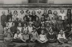 Hungary, Angol street, Angol Street Primary School, class photo, 1941, Judit Kinszki, [object Object], [object Object], [object Object], Dokuforte #439