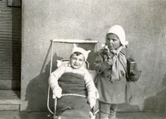 Hungary, P&eacute;ter Poll&aacute;k and Judit Kinszki (right), 1938, Judit Kinszki, Gábor Kinszki, [object Object], Dokuforte #373