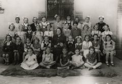 Hungary, Angol street, Angol Street Primary School, class photo, 1942, Judit Kinszki, [object Object], [object Object], [object Object], Dokuforte #455
