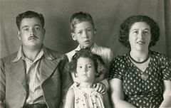 Israel, Sara Aharonson (left) with the children Zvika and Ayala, and the brother Moshe Fruman, 1945, גידי רשף, [object Object], [object Object], [object Object], [object Object], Dokuforte #486