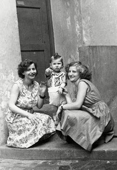 Hungary, &Eacute;va and Jol&aacute;n Kohn with S&aacute;ndor Z&aacute;dor (son of Jol&aacute;n), 1957, Odette Havasi, [object Object], [object Object], Dokuforte #692