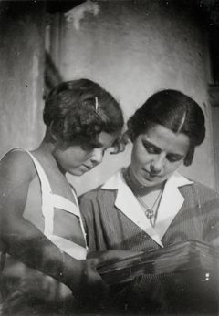 Hungary, Róna street 121, G&aacute;bor Kinszki with his mother, 1932, Judit Kinszki, Imre Kinszki, [object Object], [object Object], Dokuforte #238