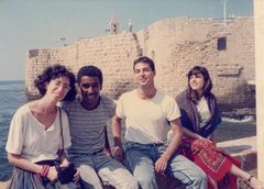 Israel, At the theatre festival in Acco. From right: Ronit Vered, two guys, Liora Bilski, 1988, אורן שפיר, [object Object], [object Object], Dokuforte #1042