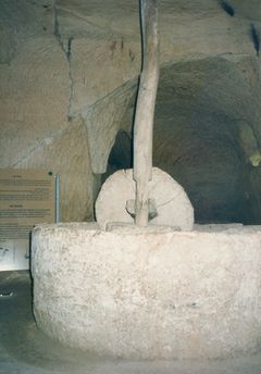 Israel, oil press, 1995, גלית ששון וידמן, [object Object], [object Object], Dokuforte #1100