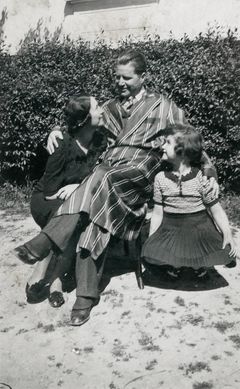 Bulgaria, Anny, Raphael and Rivka Bechmoaram, 1938, Raphael Ventura, [object Object], Dokuforte #360