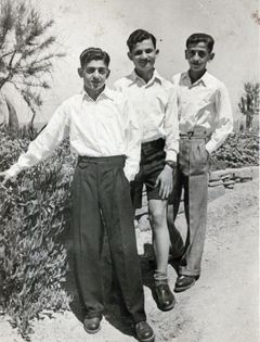 Israel, Shmuel Sasson (right) and friends, Sea Neighborhood, 1948, גלית ששון וידמן, [object Object], Dokuforte #515