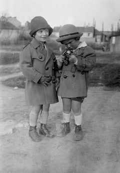 Hungary, Róna street, Endre G&aacute;rdonyi and G&aacute;bor Kinszki (left to right), 1931, Judit Kinszki, Imre Kinszki, [object Object], [object Object], [object Object], Dokuforte #195