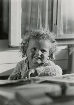 הונגריה, Róna street 121, יהודית קינסקי, 1935, Judit Kinszki, אימרה קינסקי|, [object Object], [object Object], Dokuforte #302