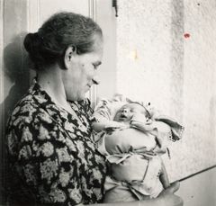 Hungary, Mrs Sándorné Beregi, Maria Stein and her grandson Gyurika Weisz, 1939, Éva Barta-Liener, [object Object], [object Object], [object Object], Dokuforte #1188