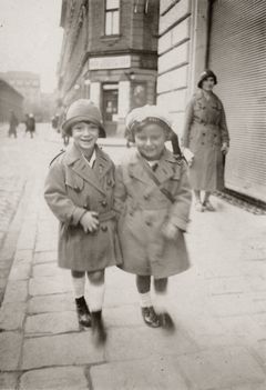 Hungary, Bethlen Gábor street, Endre G&aacute;rdonyi and G&aacute;bor Kinszki (left to right), 1931, Judit Kinszki, Imre Kinszki, [object Object], [object Object], Dokuforte #210