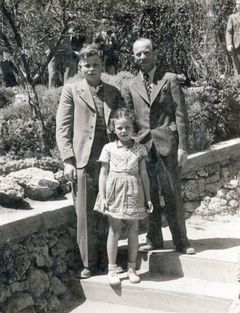 Israel, From the right: Alexander Levi and his children Zvi and Lea, 1939, גלית ששון וידמן, [object Object], [object Object], [object Object], [object Object], Dokuforte #384