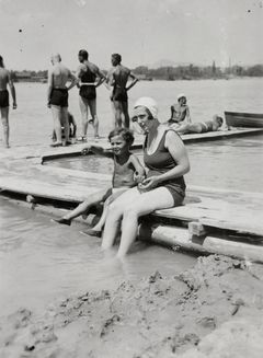 Hungary, G&aacute;bor Kinszki with his mother, 1931, Judit Kinszki, Imre Kinszki, [object Object], [object Object], [object Object], [object Object], Dokuforte #213