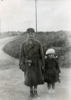 Hungary, G&aacute;bor Kinszki and his sister Judit Kinszki, 1938, Judit Kinszki, Gábor Kinszki, [object Object], Dokuforte #365