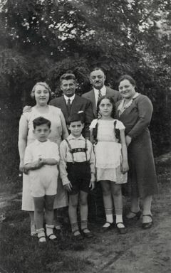 Bulgaria, Regine, Robert, David with Farhi family, 1934, Raphael Ventura, [object Object], [object Object], Dokuforte #258