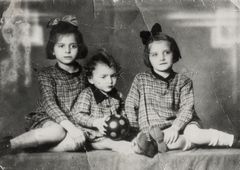 Hungary, Kohn girls, 1942, Odette Havasi, [object Object], [object Object], Dokuforte #449