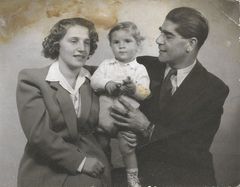 Hungary, Csanády street, R&oacute;na family, 1946, Róbert Róna, [object Object], Dokuforte #503