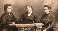 Hungary, Franciska Stern, Laura Stern and Roza Stern (left to right), 1910, Róbert Róna, [object Object], [object Object], Dokuforte #30