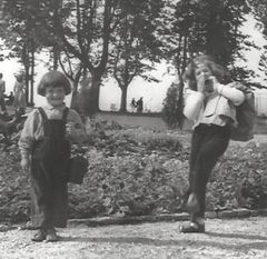 Hungary, R&oacute;na girls, 1957, Róbert Róna, [object Object], [object Object], [object Object], Dokuforte #700