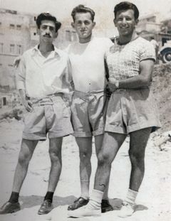 Israel, Shmuel Sasson (left) and priends, Sea Neighborhood, 1950, גלית ששון וידמן, [object Object], [object Object], Dokuforte #554