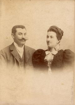 Austria, Hundsthurmer street 22., Miksa Kinszky and his wife Mariska Gl&uuml;ck, 1897, Judit Kinszki, Hans C. Kraus, [object Object], [object Object], [object Object], [object Object], Dokuforte #4