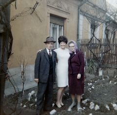 Hungary, Dorozsmai street 140, Andor Schwarcz, Vera Schwarcz, Giza Schwarcz (from left to right), 1967, Gabi Laron, [object Object], [object Object], [object Object], Dokuforte #1409