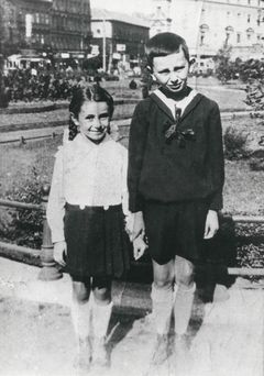 הונגריה, Vera Schwarcz ואחיה Gyuri, 1932, Gabi Laron, [object Object], [object Object], Dokuforte #1441