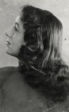 Hungary, Vera Schwarcz, 1947, Gabi Laron, [object Object], [object Object], Dokuforte #1435